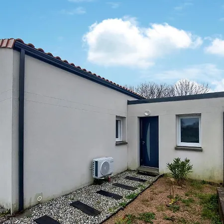 Feriehus Pet Friendly In Sur With Wifi