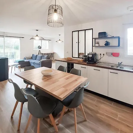 Holiday home 3 Bedroom Beautiful In Sur