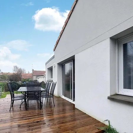 3 Bedroom Beautiful In Sur Holiday home La Plaine-sur-Mer